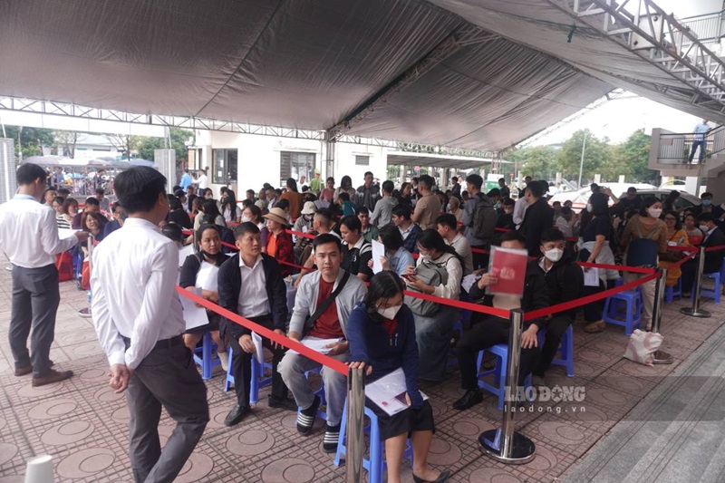 Lực lượng chức năng phải điều tiết liên tục